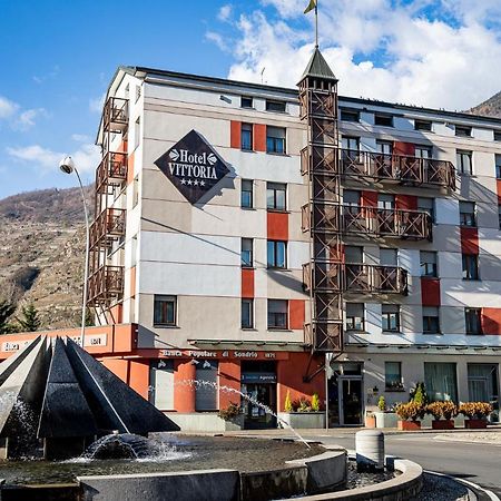 Hotel Vittoria ซอนดริโอ ภายนอก รูปภาพ