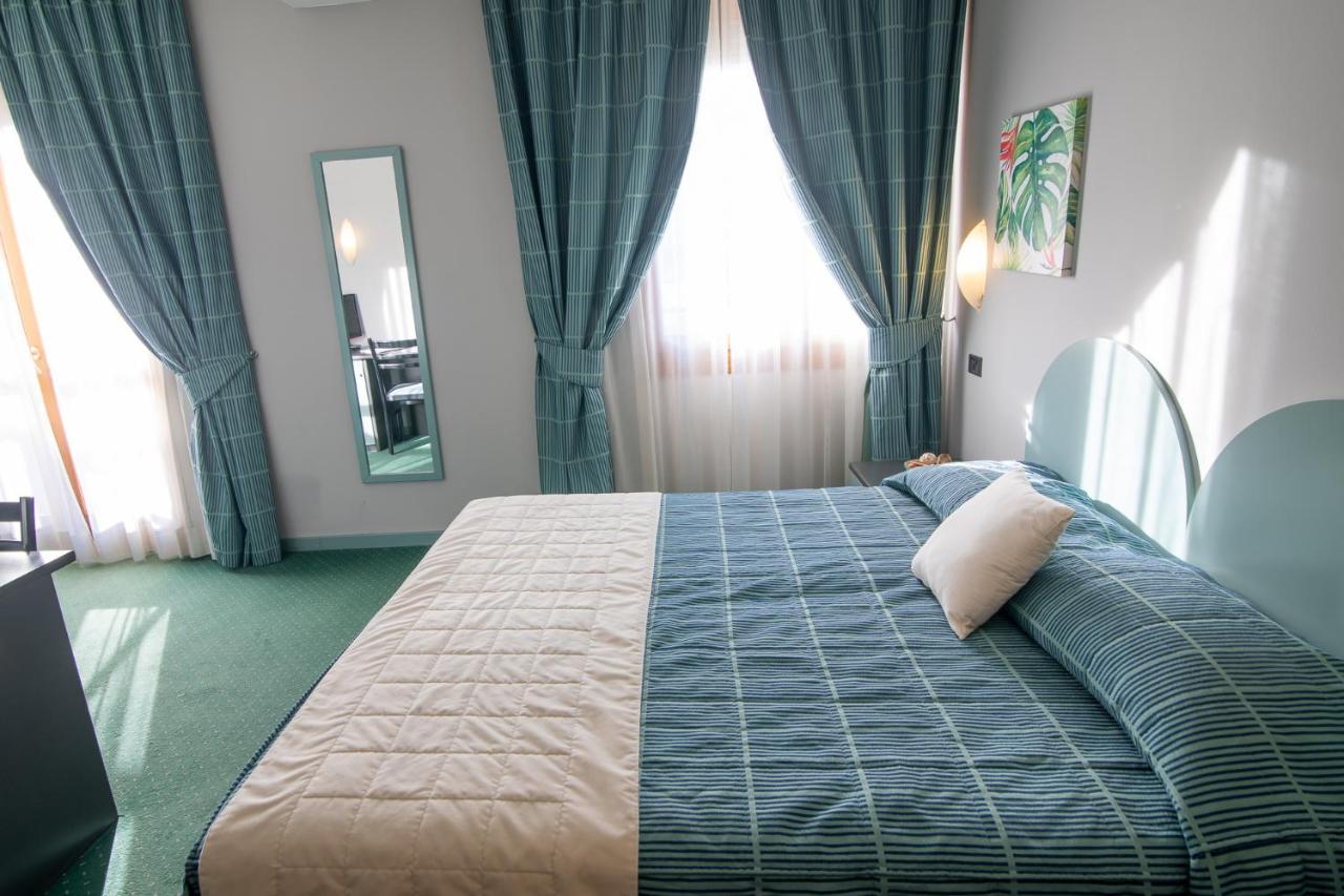 Hotel Vittoria ซอนดริโอ ภายนอก รูปภาพ