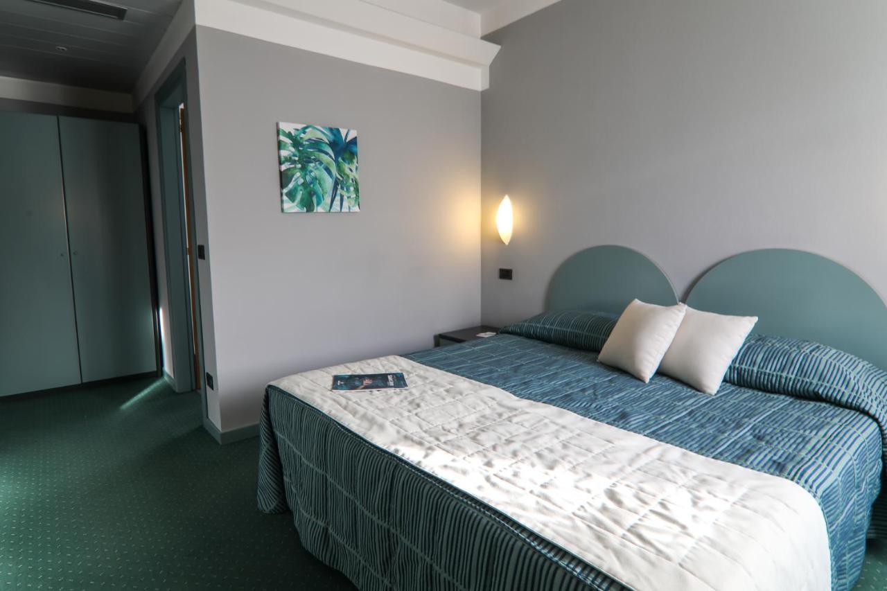 Hotel Vittoria ซอนดริโอ ภายนอก รูปภาพ