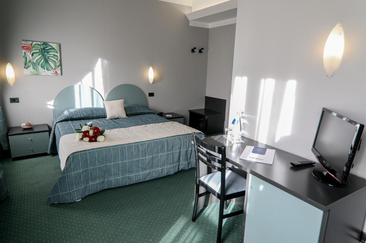 Hotel Vittoria ซอนดริโอ ภายนอก รูปภาพ