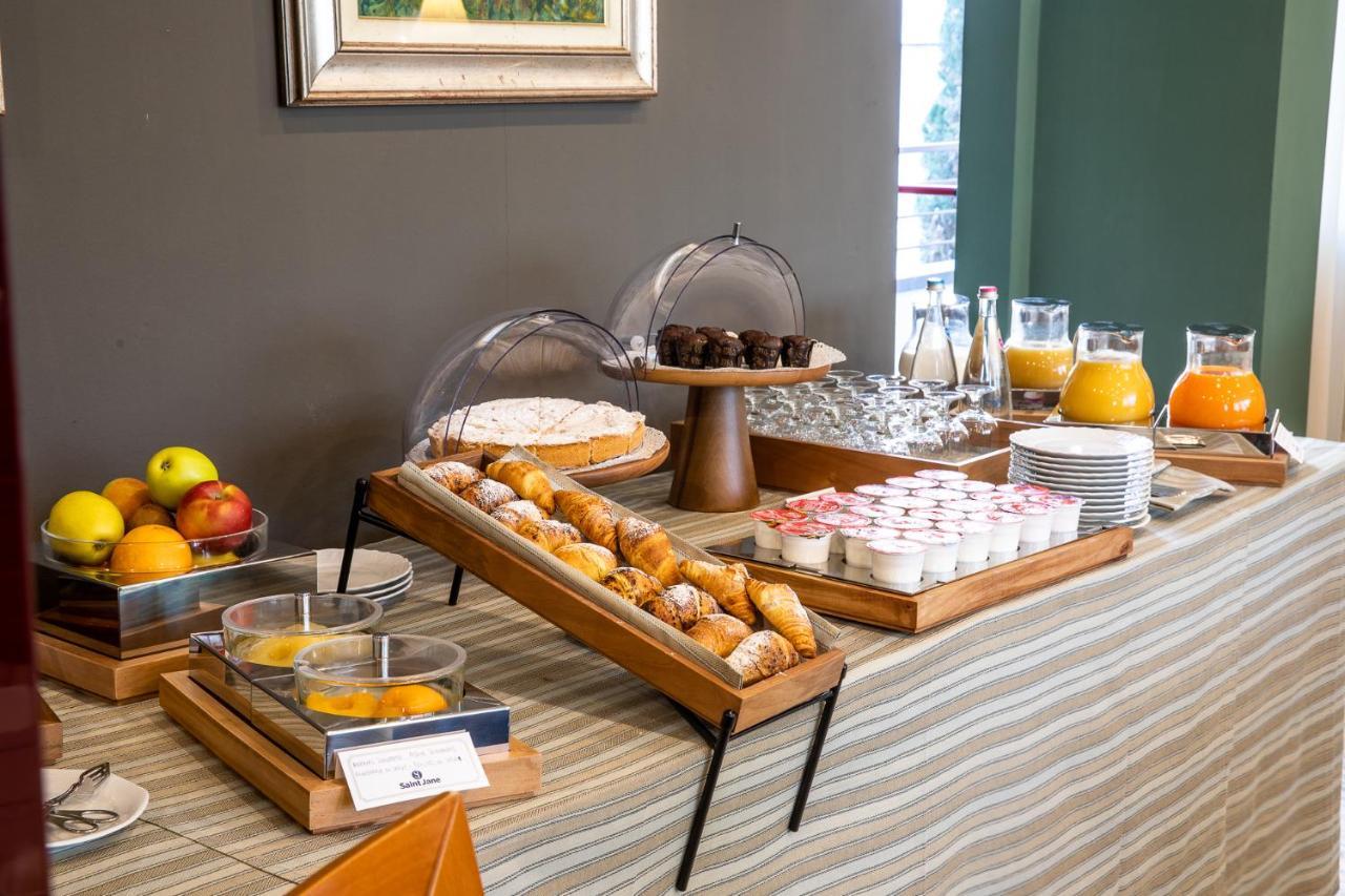 Hotel Vittoria ซอนดริโอ ภายนอก รูปภาพ