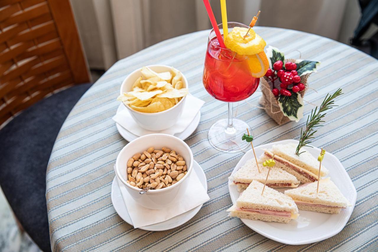 Hotel Vittoria ซอนดริโอ ภายนอก รูปภาพ