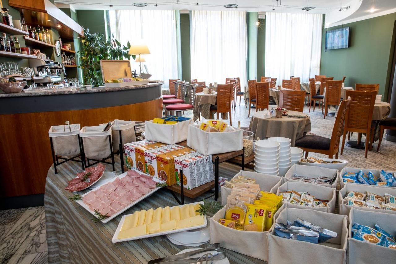 Hotel Vittoria ซอนดริโอ ภายนอก รูปภาพ