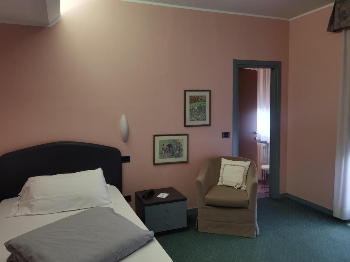 Hotel Vittoria ซอนดริโอ ภายนอก รูปภาพ